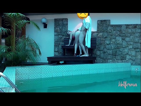 ❤️ Patron hizmetçiyi havuza davet eder ama bir sıcağa dayanamaz ❤ Süper porno bizde ❌