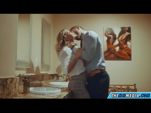 ❤️ Büyük memeli bir sarışın seni umumi tuvalette baştan çıkardığında ❤ Süper porno bizde ❌